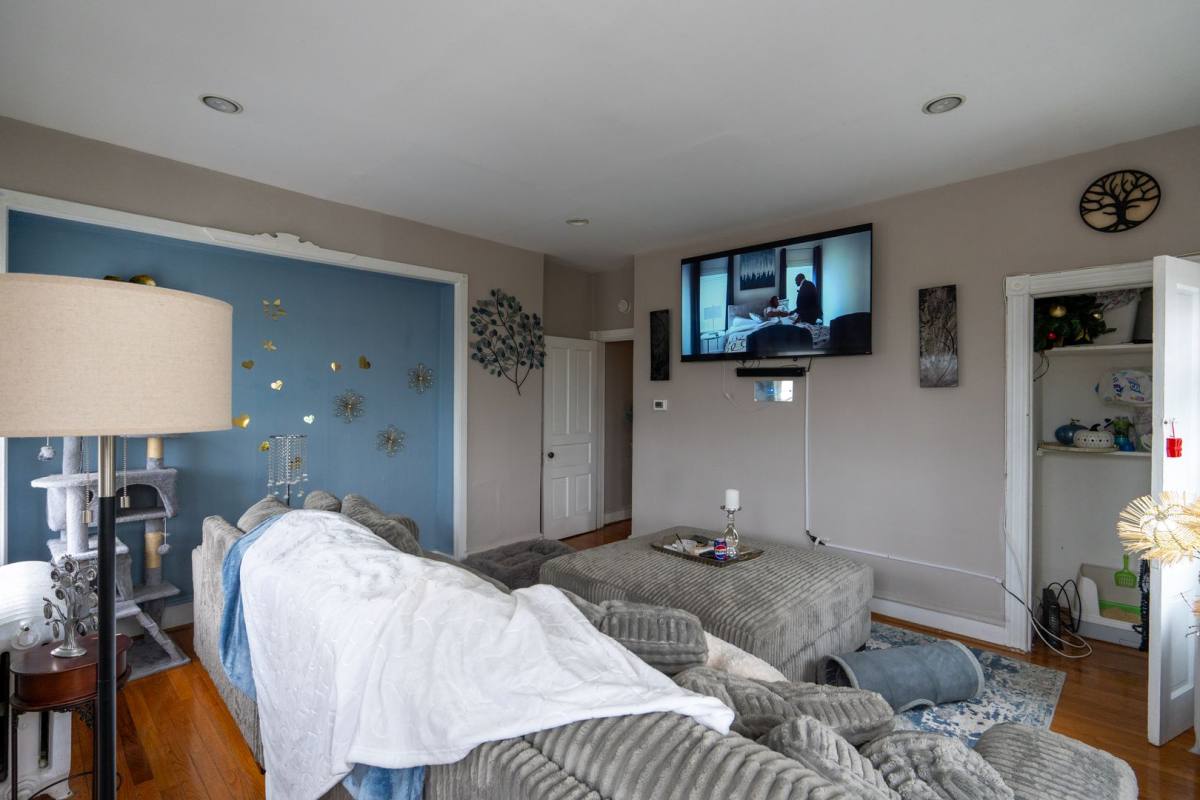 Apartment for rent at 1601 Jackson 3rd Floor, Philadelphia, PA 19145