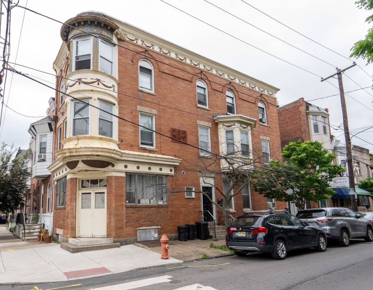 Apartment for rent at 1601 Jackson 3rd Floor, Philadelphia, PA 19145