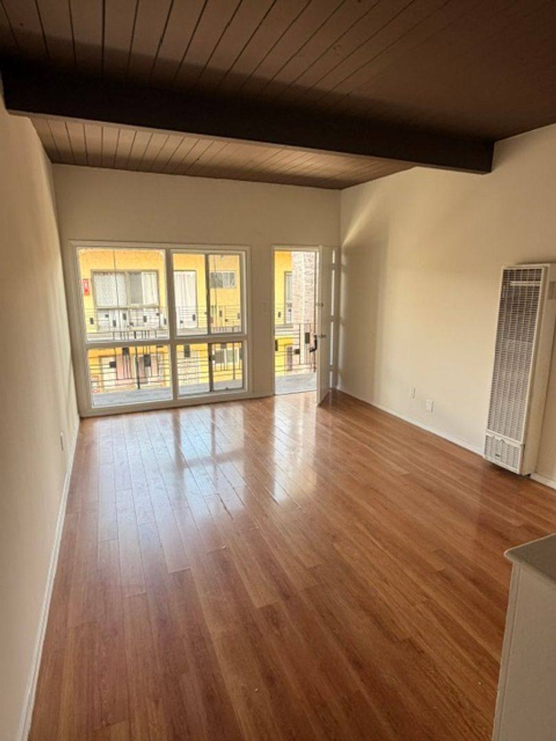 Apartment for rent at 14614 & 14618 Chadron Ave, Gardena, CA 90249