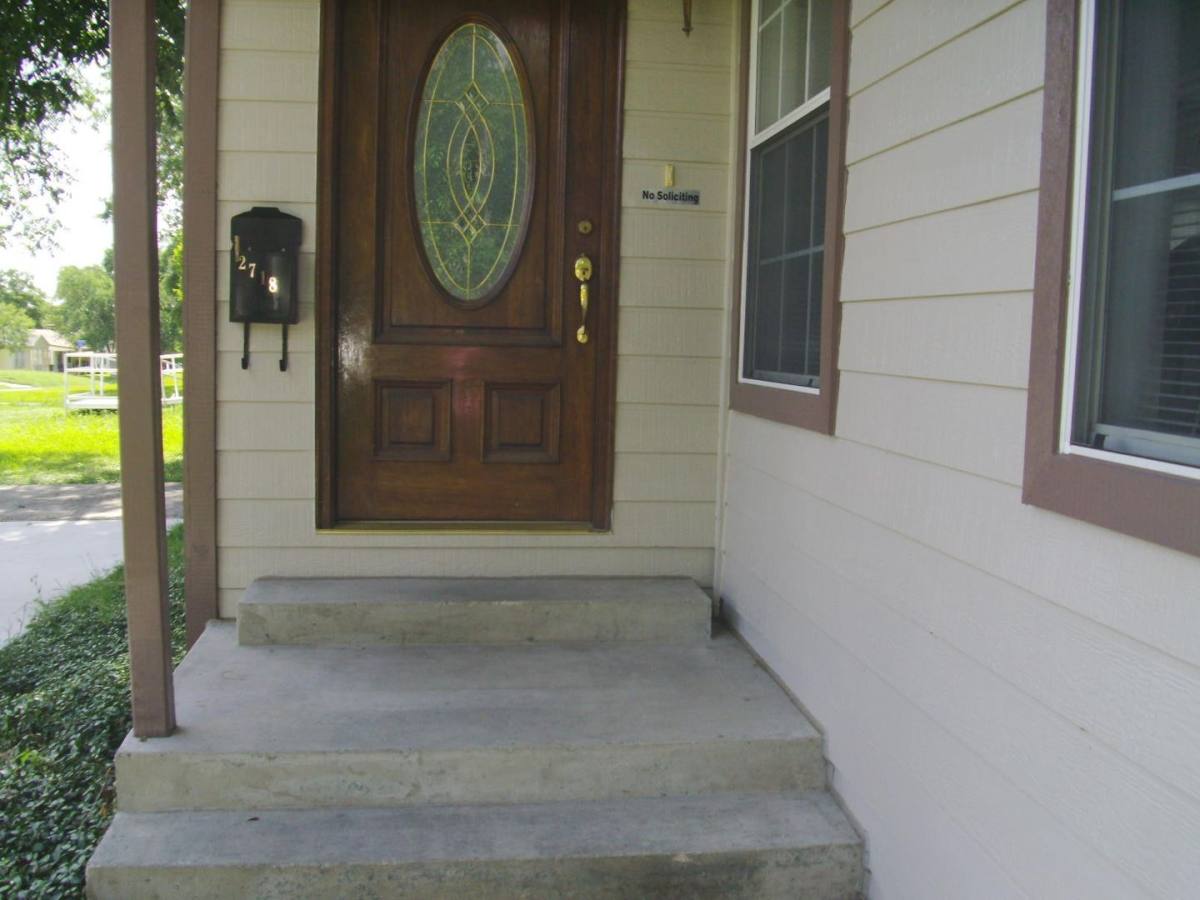 House for rent at 2718 W Craig Place, San Antonio, TX 78228