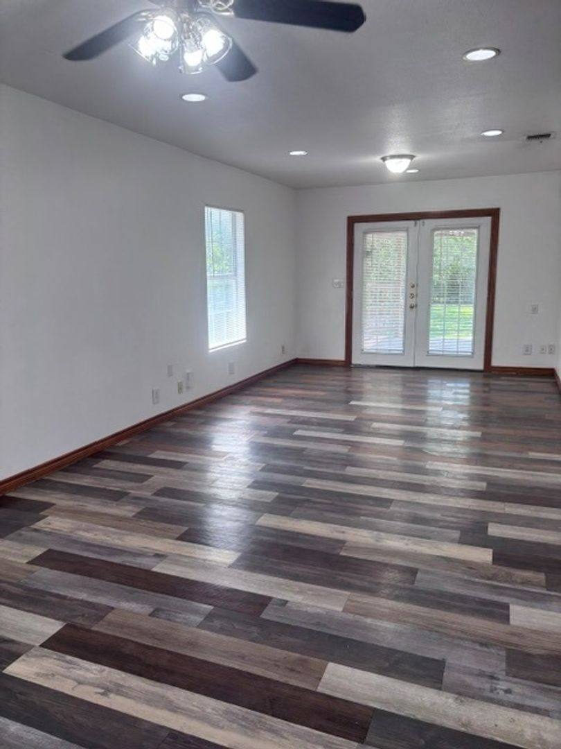 House for rent at 2718 W Craig Place, San Antonio, TX 78228