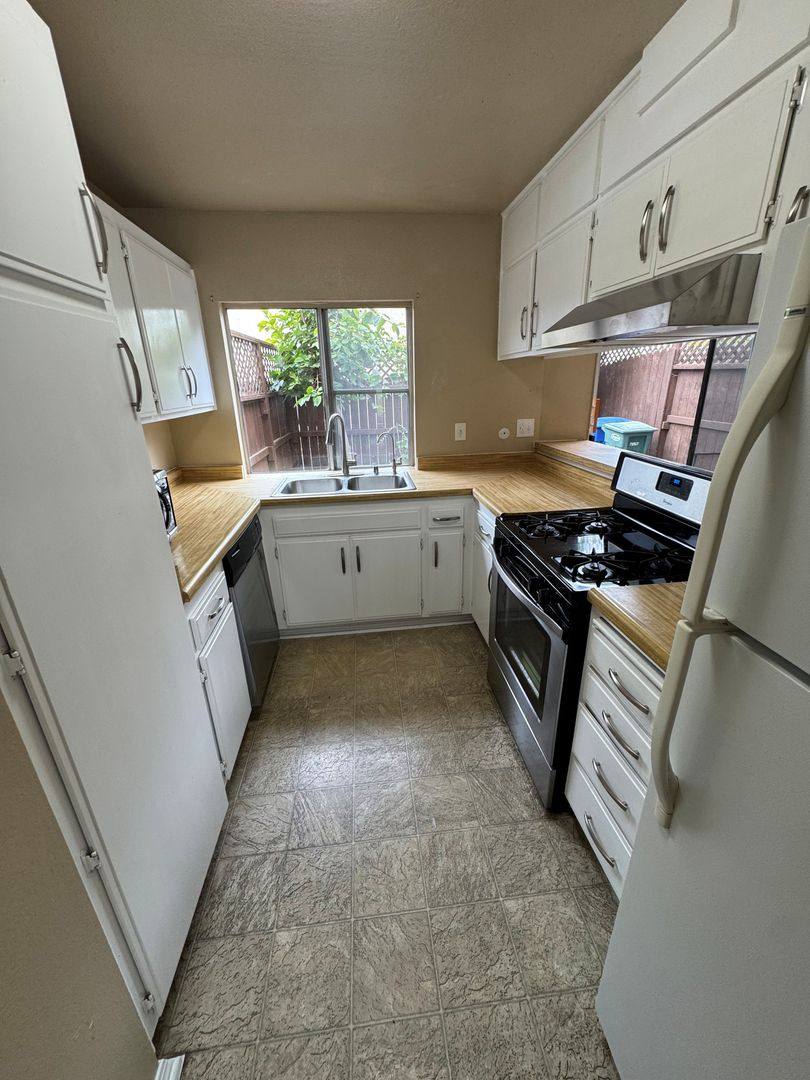 Townhouse for rent at 7313 Unicorn Circle, Ventura, CA 93003