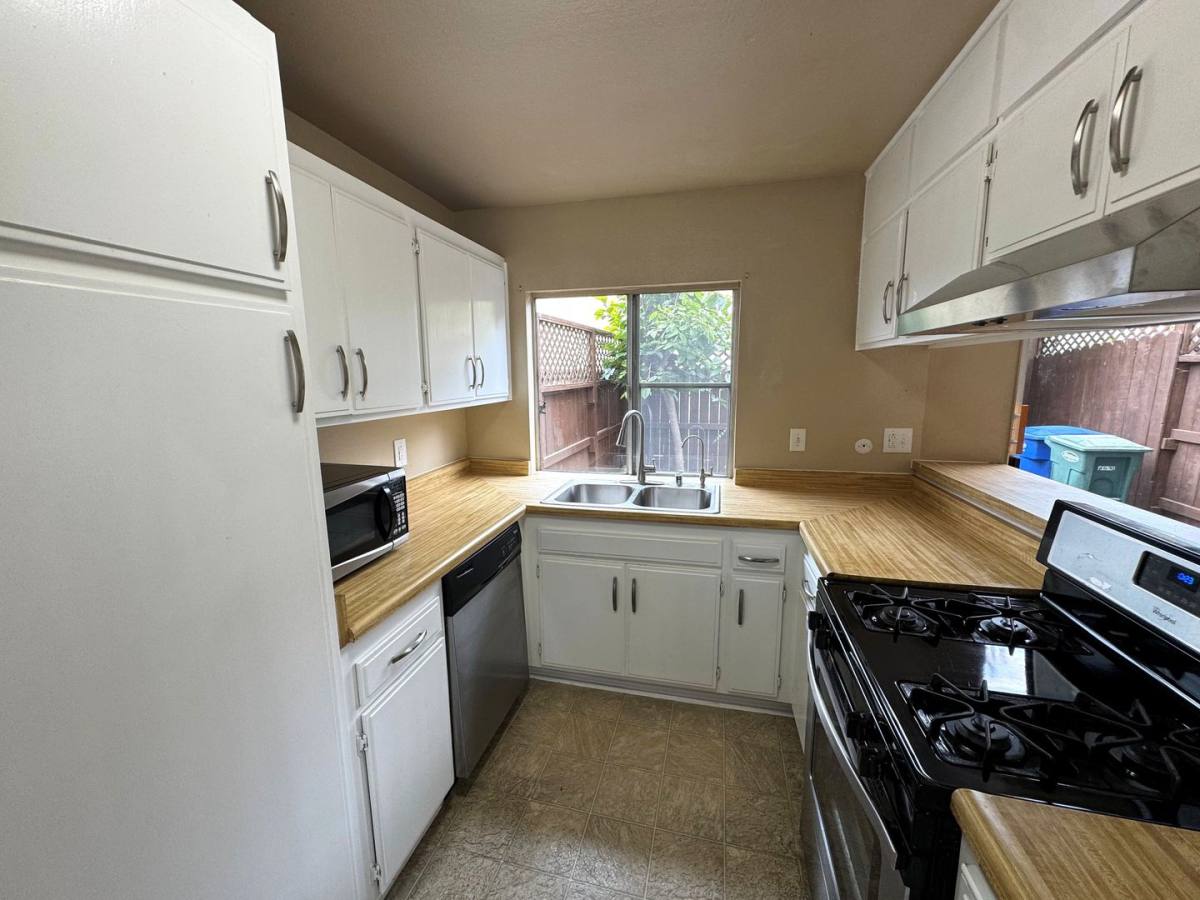 Townhouse for rent at 7313 Unicorn Circle, Ventura, CA 93003