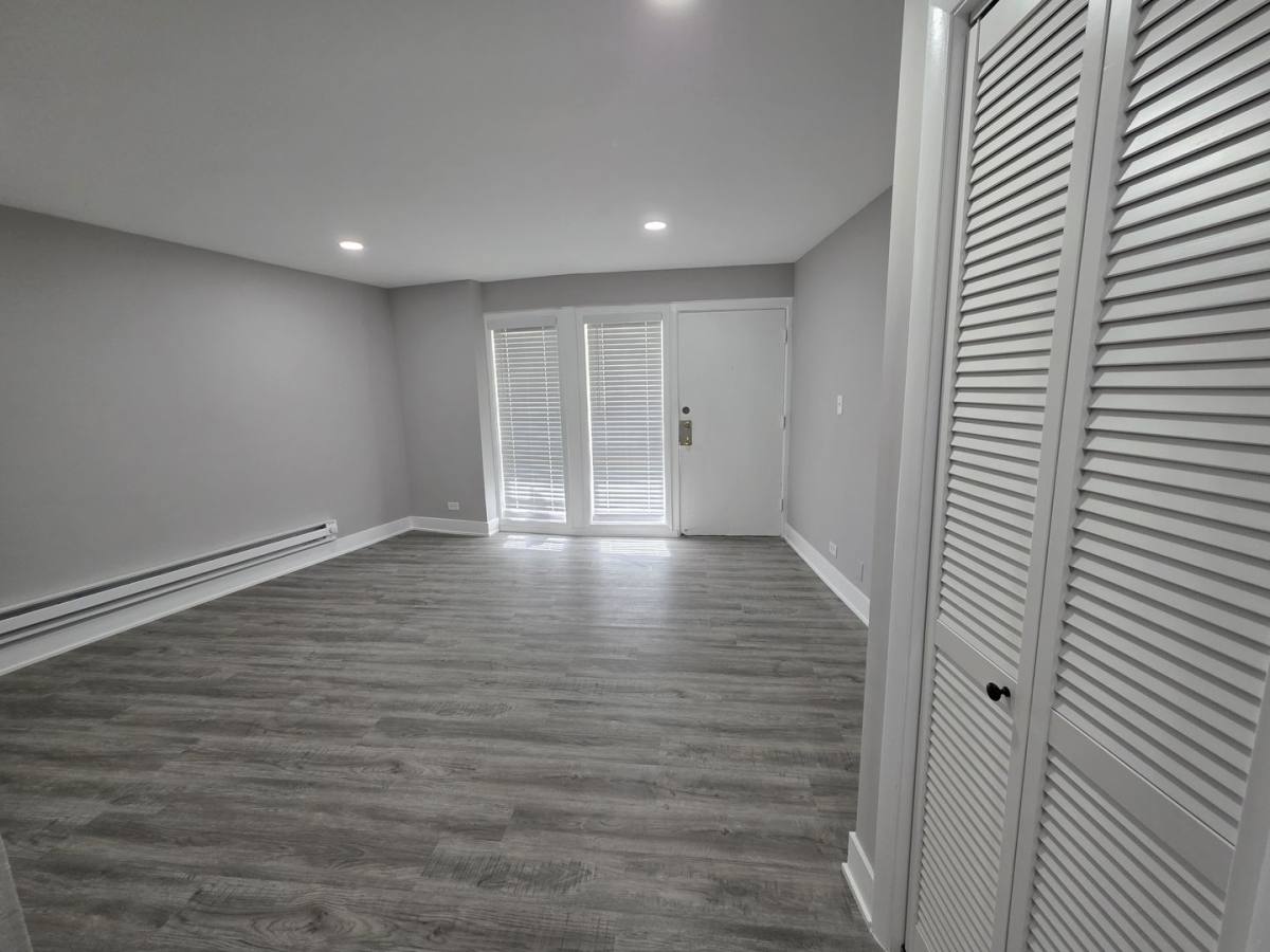 Apartment for rent at 6901 N Ridge Blvd, Chicago, IL 60645