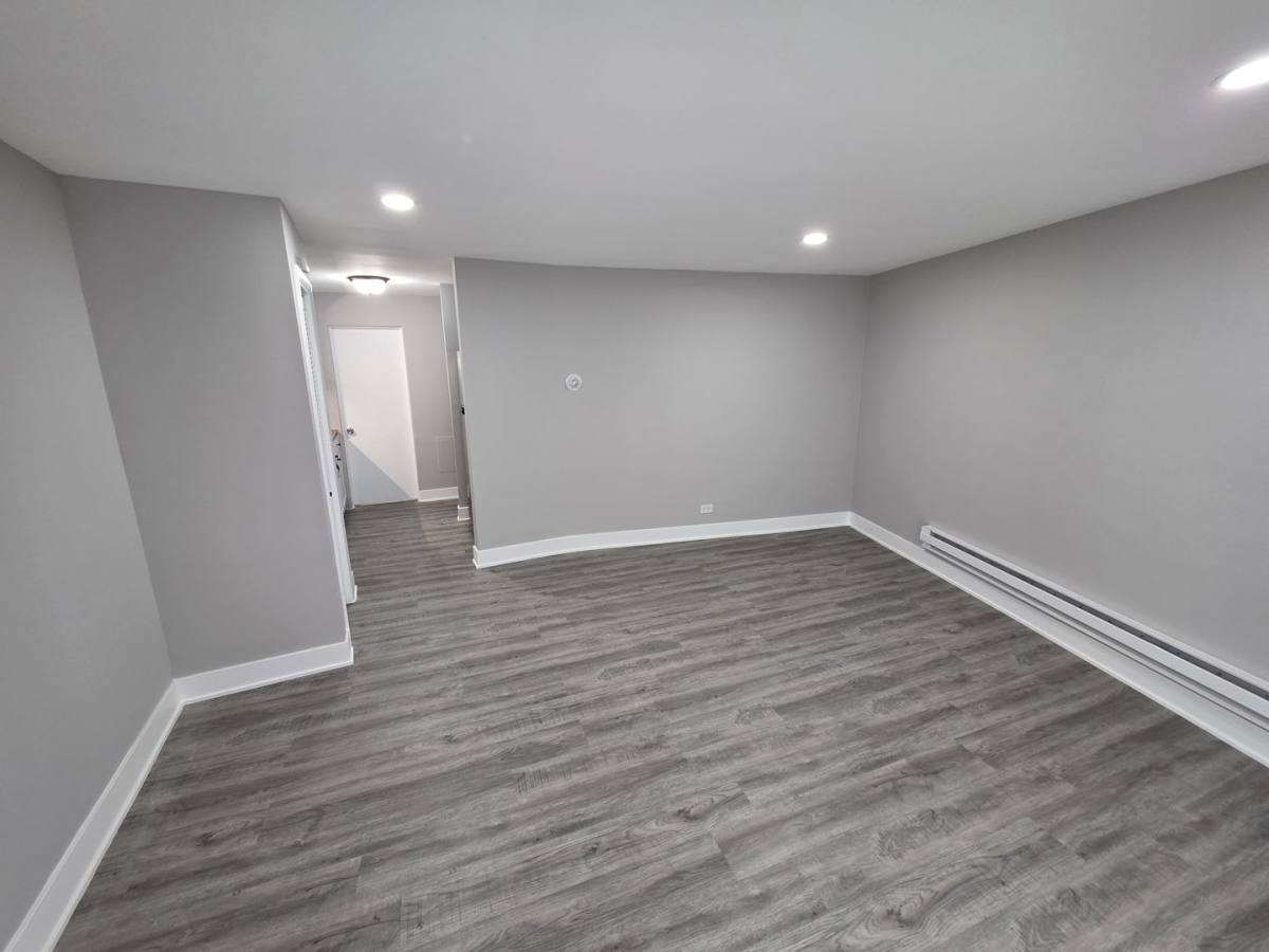 Apartment for rent at 6901 N Ridge Blvd, Chicago, IL 60645