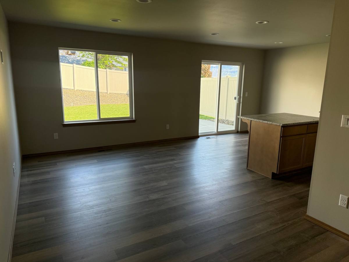 Apartment for rent at 609 S Kent Ave, East Wenatchee, WA 98802