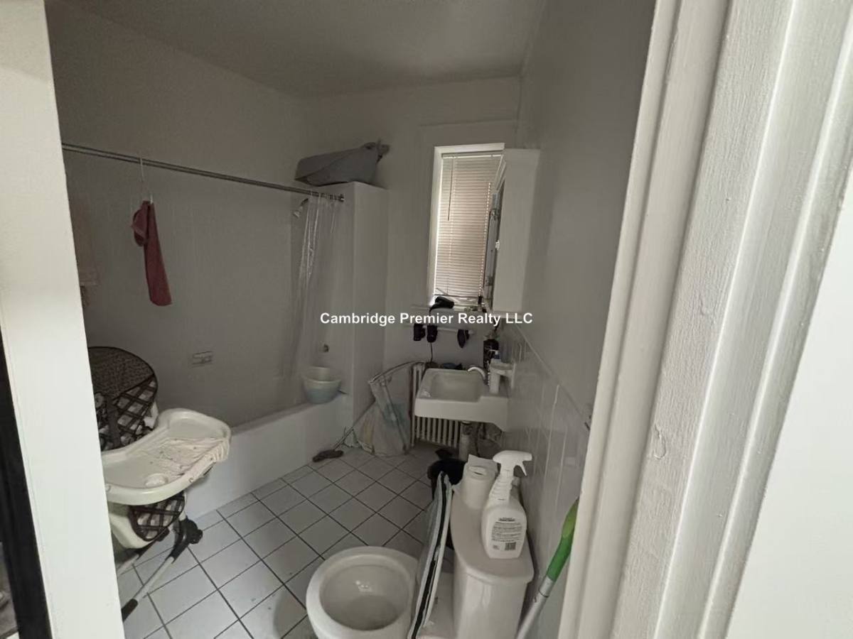 Apartment for rent at 3 Concord Ave #6, Cambridge, MA 02139