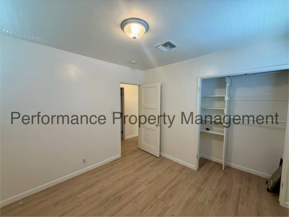 House for rent at 1220 Sylvia Dr, Bakersfield, CA 93304