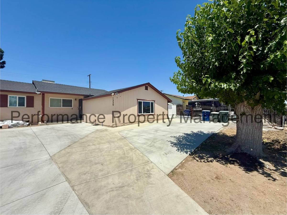 House for rent at 1220 Sylvia Dr, Bakersfield, CA 93304