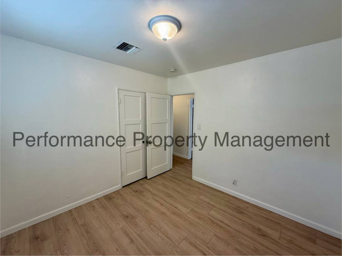 House for rent at 1220 Sylvia Dr, Bakersfield, CA 93304