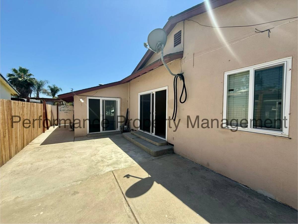 House for rent at 1220 Sylvia Dr, Bakersfield, CA 93304