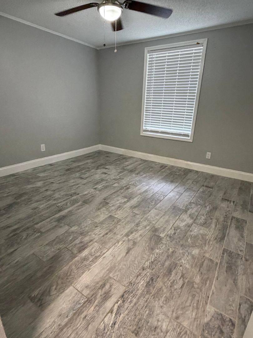Apartment for rent at 1400 Strawberry Place, Plant City, FL 33563