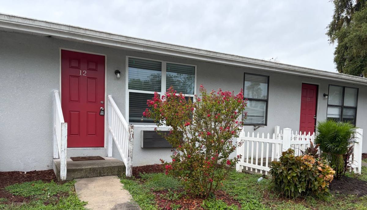 Apartment for rent at 1400 Strawberry Place, Plant City, FL 33563