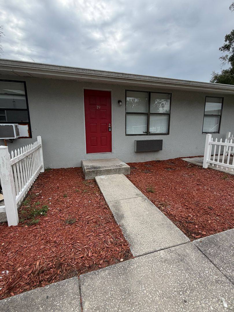 Apartment for rent at 1400 Strawberry Place, Plant City, FL 33563