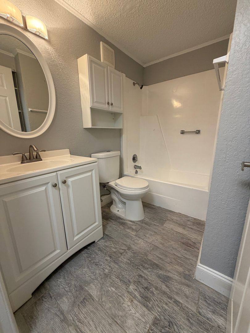 Apartment for rent at 1400 Strawberry Place, Plant City, FL 33563