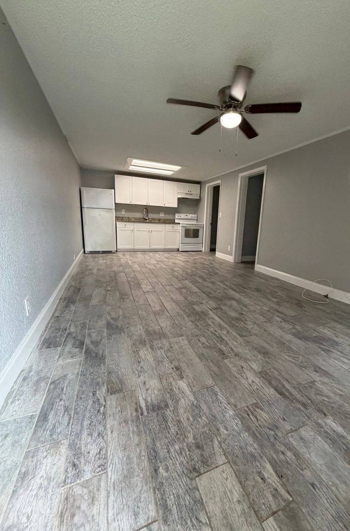 Apartment for rent at 1400 Strawberry Place, Plant City, FL 33563