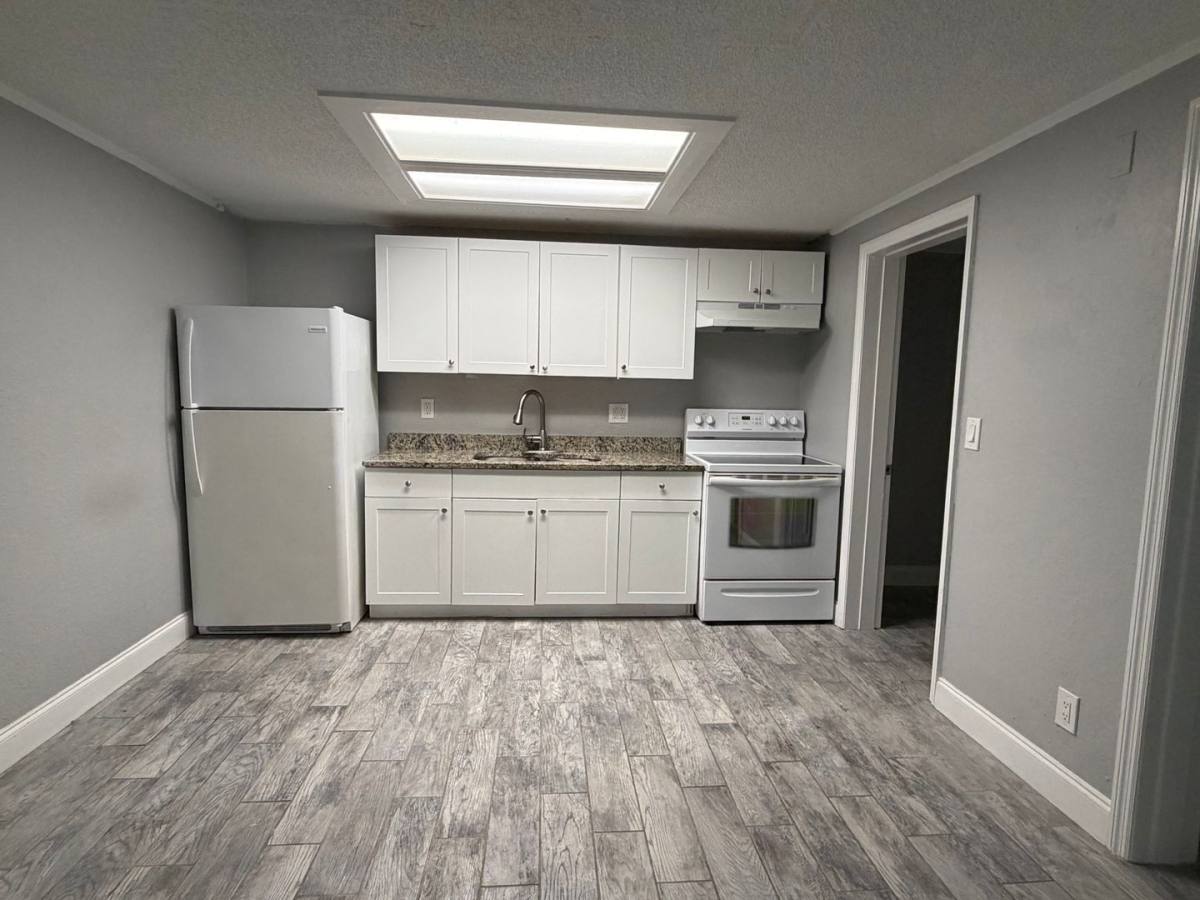 Apartment for rent at 1400 Strawberry Place, Plant City, FL 33563
