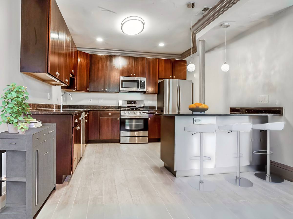 Apartment for rent at 4348-58 Prairie Ave, Chicago, IL 60653
