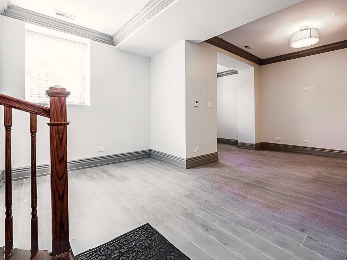 Apartment for rent at 4348-58 Prairie Ave, Chicago, IL 60653
