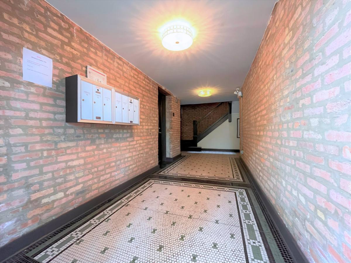Apartment for rent at 4348-58 Prairie Ave, Chicago, IL 60653