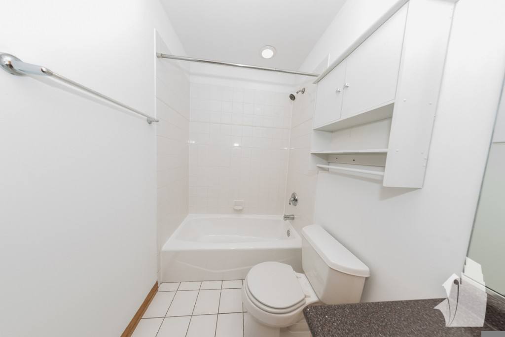 Apartment for rent at 2741 N Southport #3S, Chicago, IL 60614