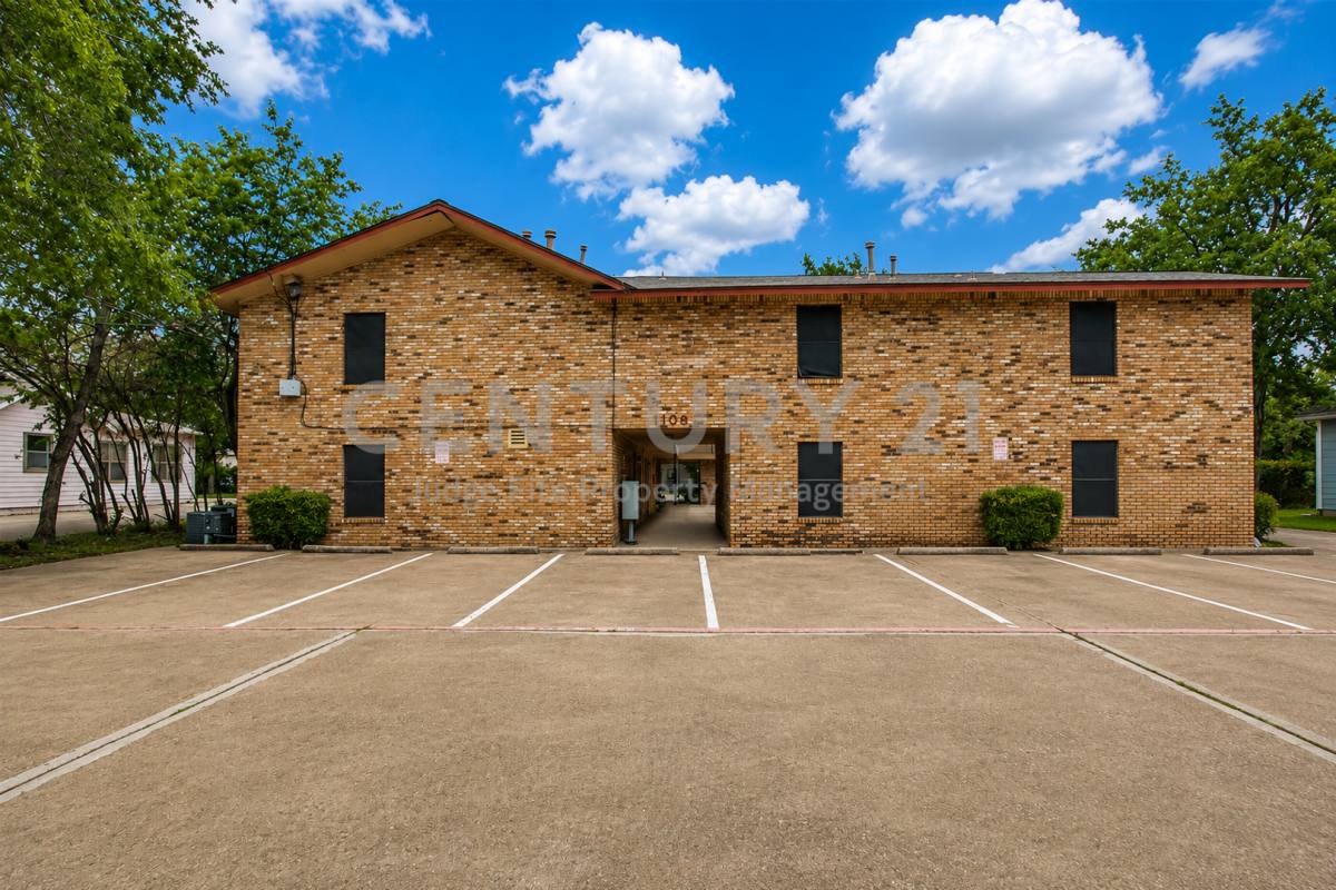Apartment for rent at 1108 N Elm St, Denton, TX 76201