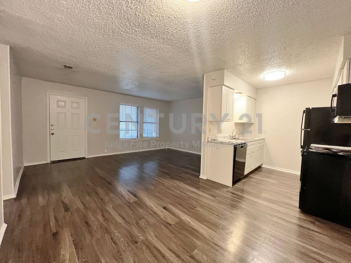 Apartment for rent at 1108 N Elm St, Denton, TX 76201