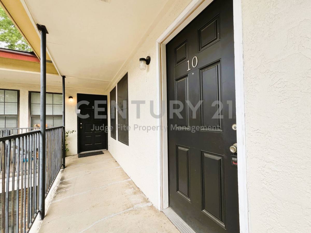 Apartment for rent at 1108 N Elm St, Denton, TX 76201