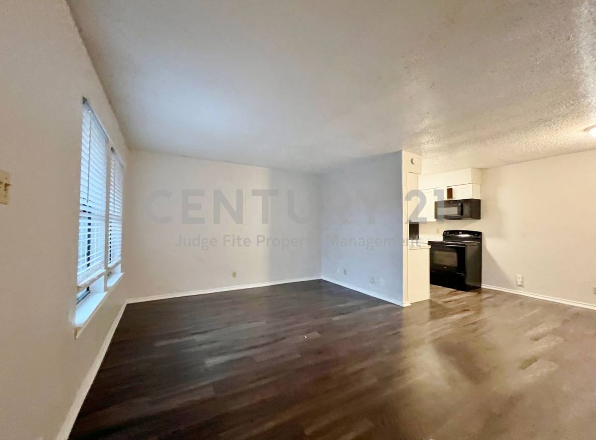 Apartment for rent at 1108 N Elm St, Denton, TX 76201