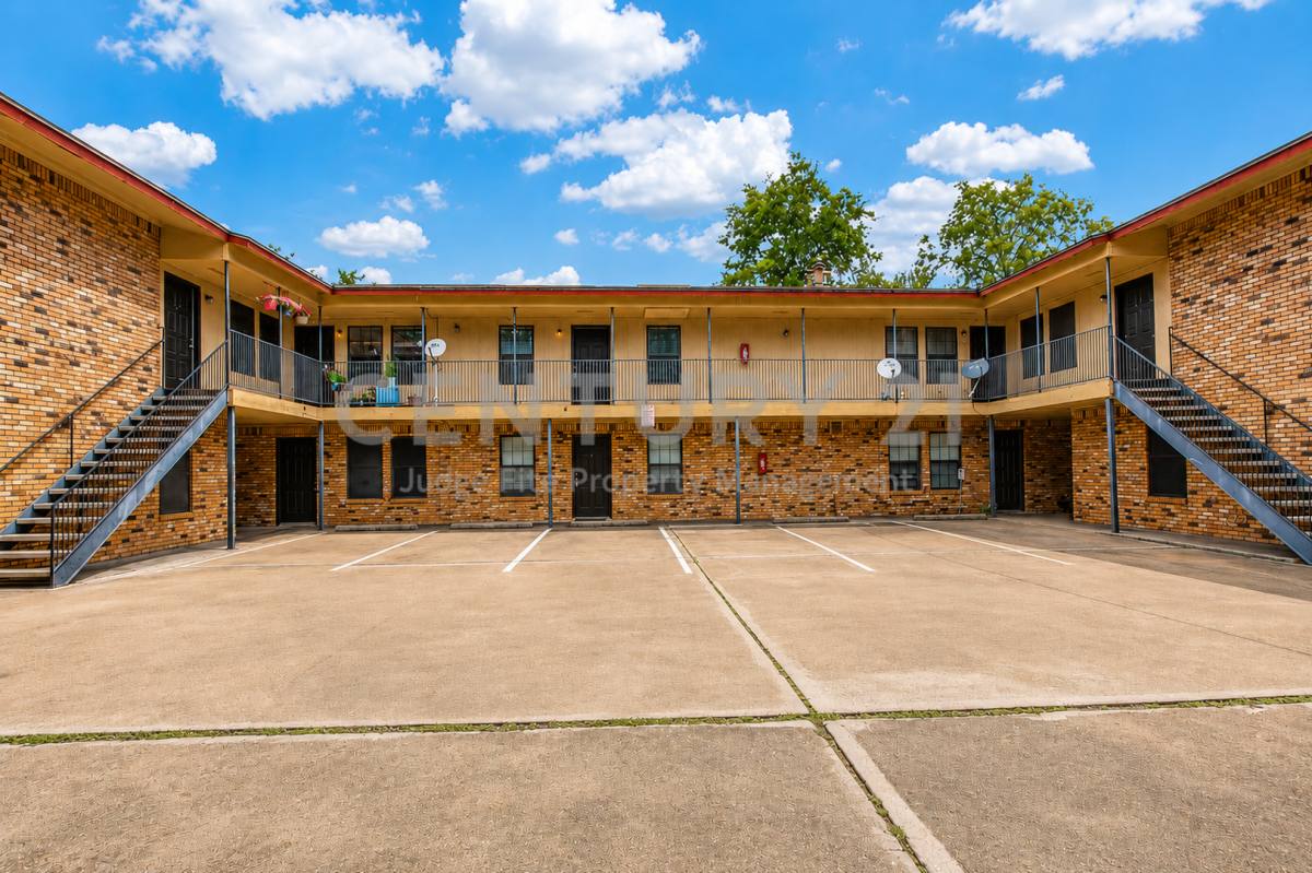 Apartment for rent at 1108 N Elm St, Denton, TX 76201