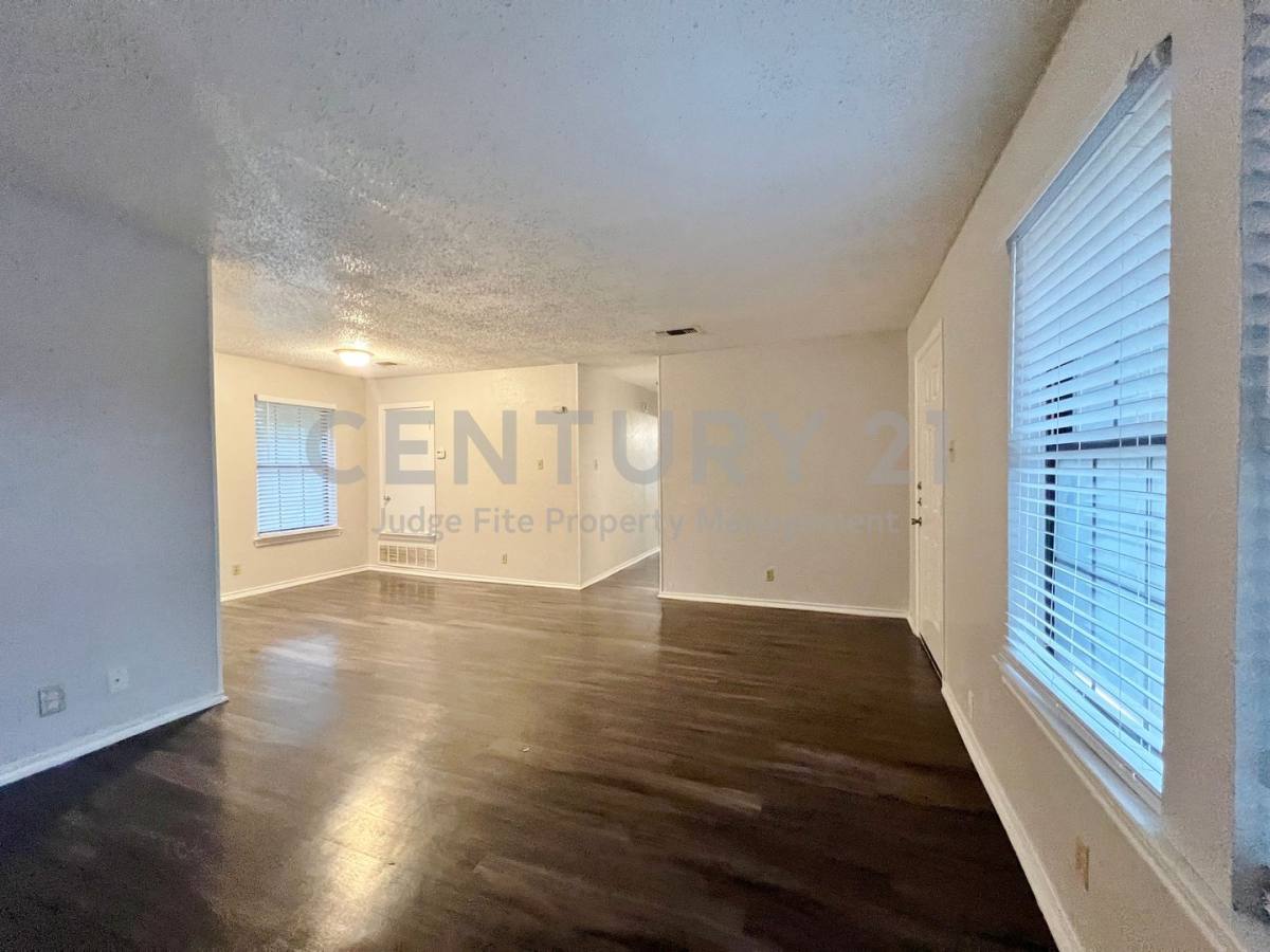 Apartment for rent at 1108 N Elm St, Denton, TX 76201