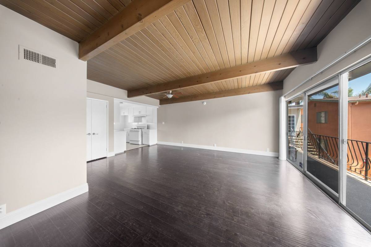 Apartment for rent at 221 Grand Ave, Long Beach, CA 90803
