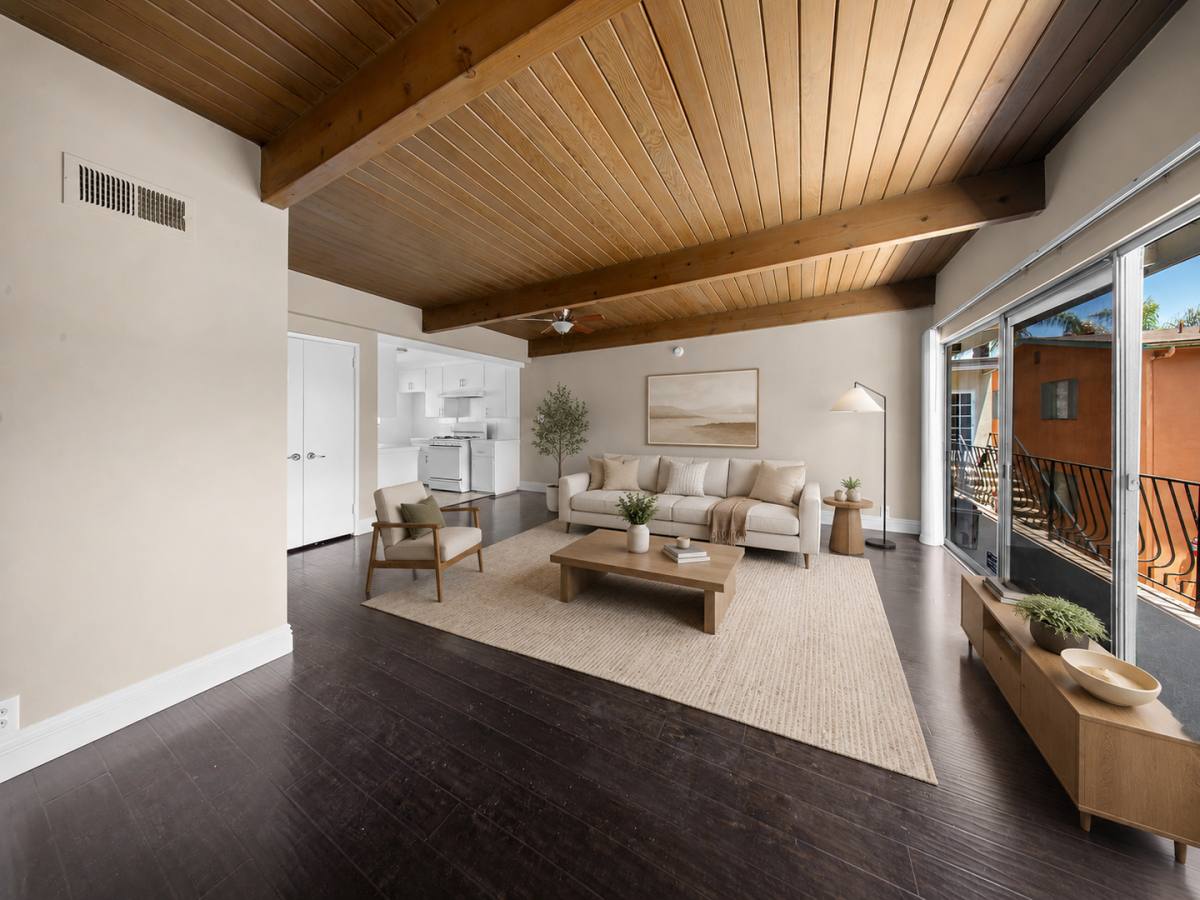 Apartment for rent at 221 Grand Ave, Long Beach, CA 90803