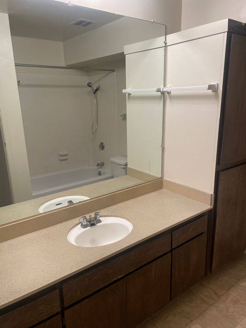 Apartment for rent at 1710 G St, Sacramento, CA 95811