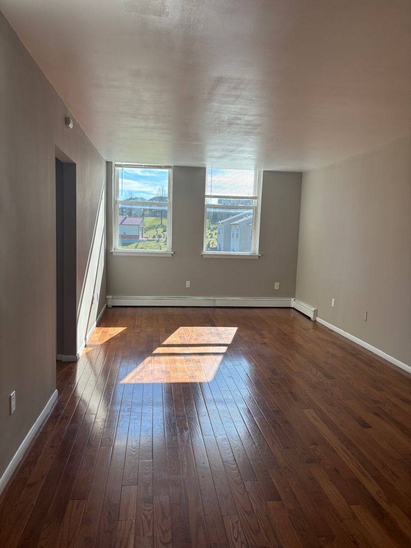Apartment for rent at 321 Monroe St, Bethlehem, PA 18017