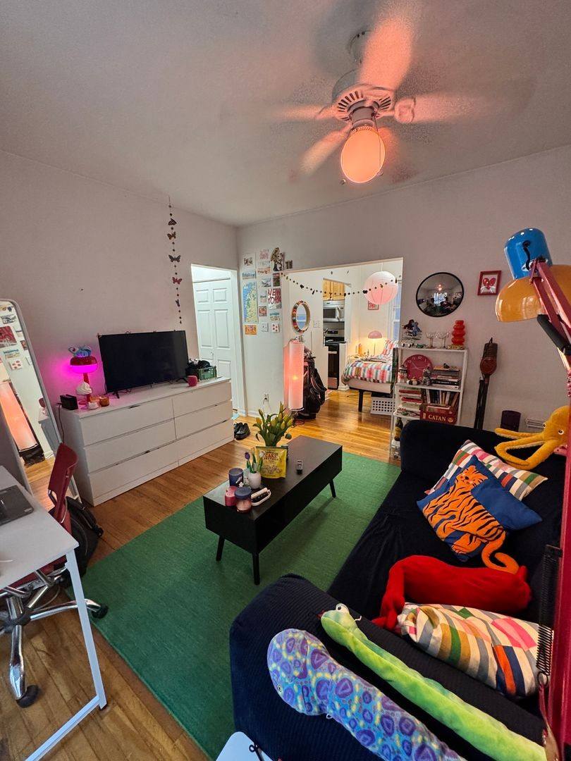 Apartment for rent at 511 W Deming 1S, Chicago, IL 60614