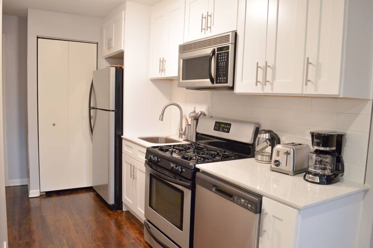 Apartment for rent at 855-3A W Barry Ave, Chicago, IL 60657