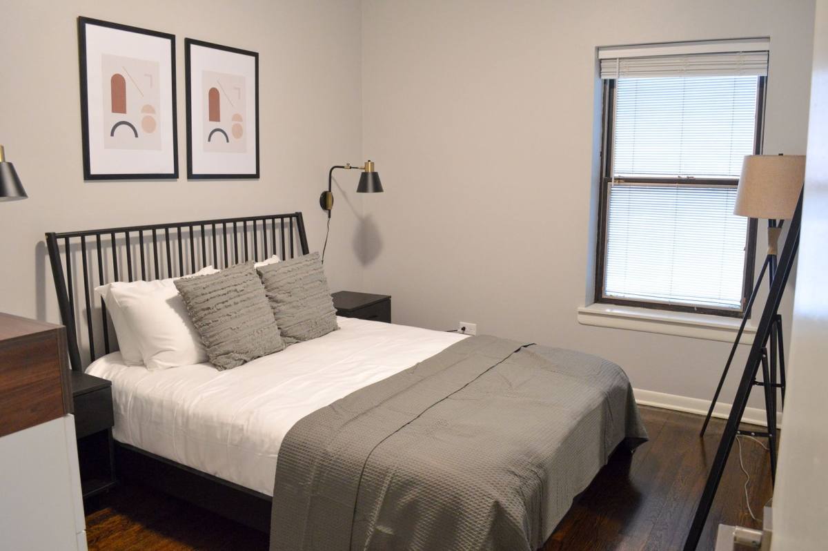 Apartment for rent at 855-3A W Barry Ave, Chicago, IL 60657