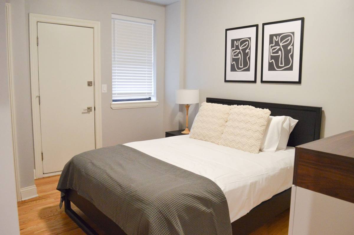 Apartment for rent at 855-3A W Barry Ave, Chicago, IL 60657