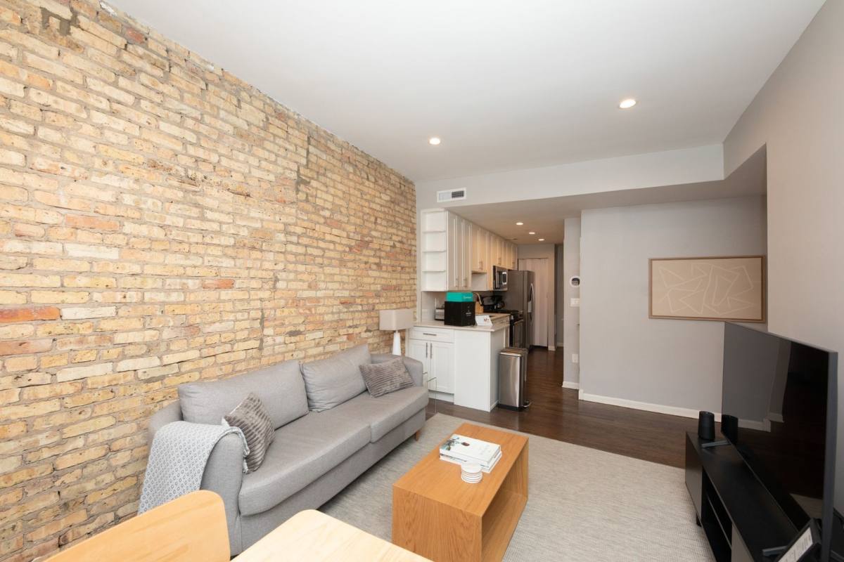 835-3B W Barry Ave, Chicago, IL 60657 - Apartment for Rent - Image 3