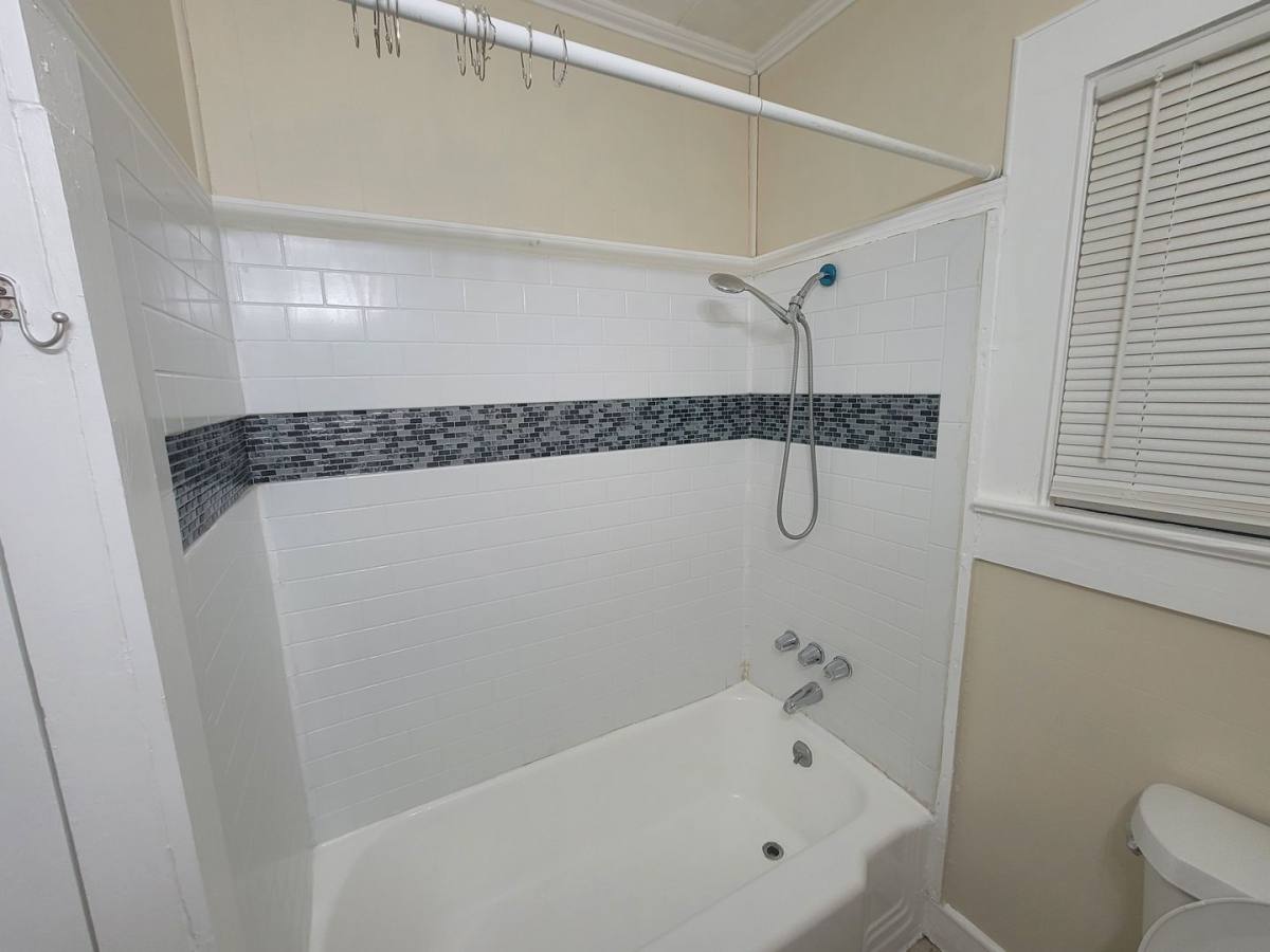 Apartment for rent at 2323 Ave N, Galveston, TX 77550