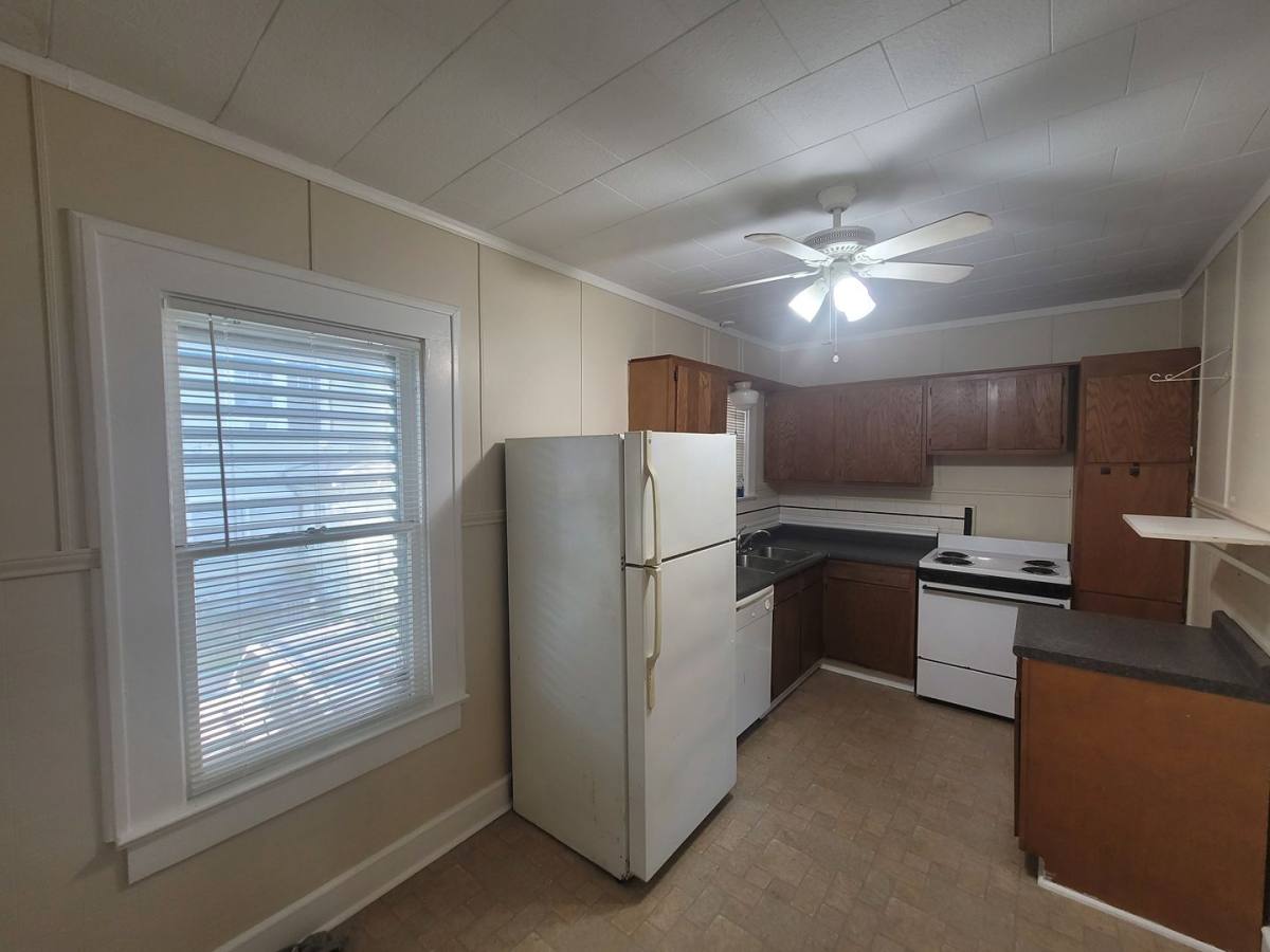 Apartment for rent at 2323 Ave N, Galveston, TX 77550
