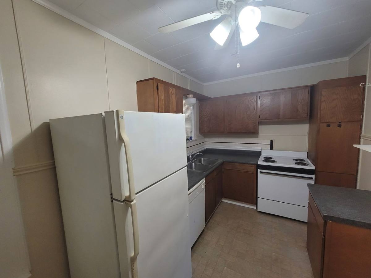 Apartment for rent at 2323 Ave N, Galveston, TX 77550