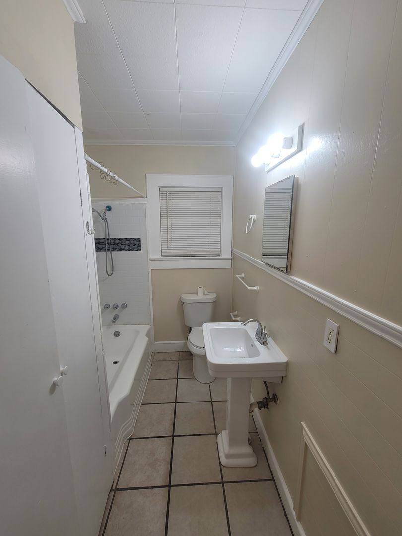 Apartment for rent at 2323 Ave N, Galveston, TX 77550