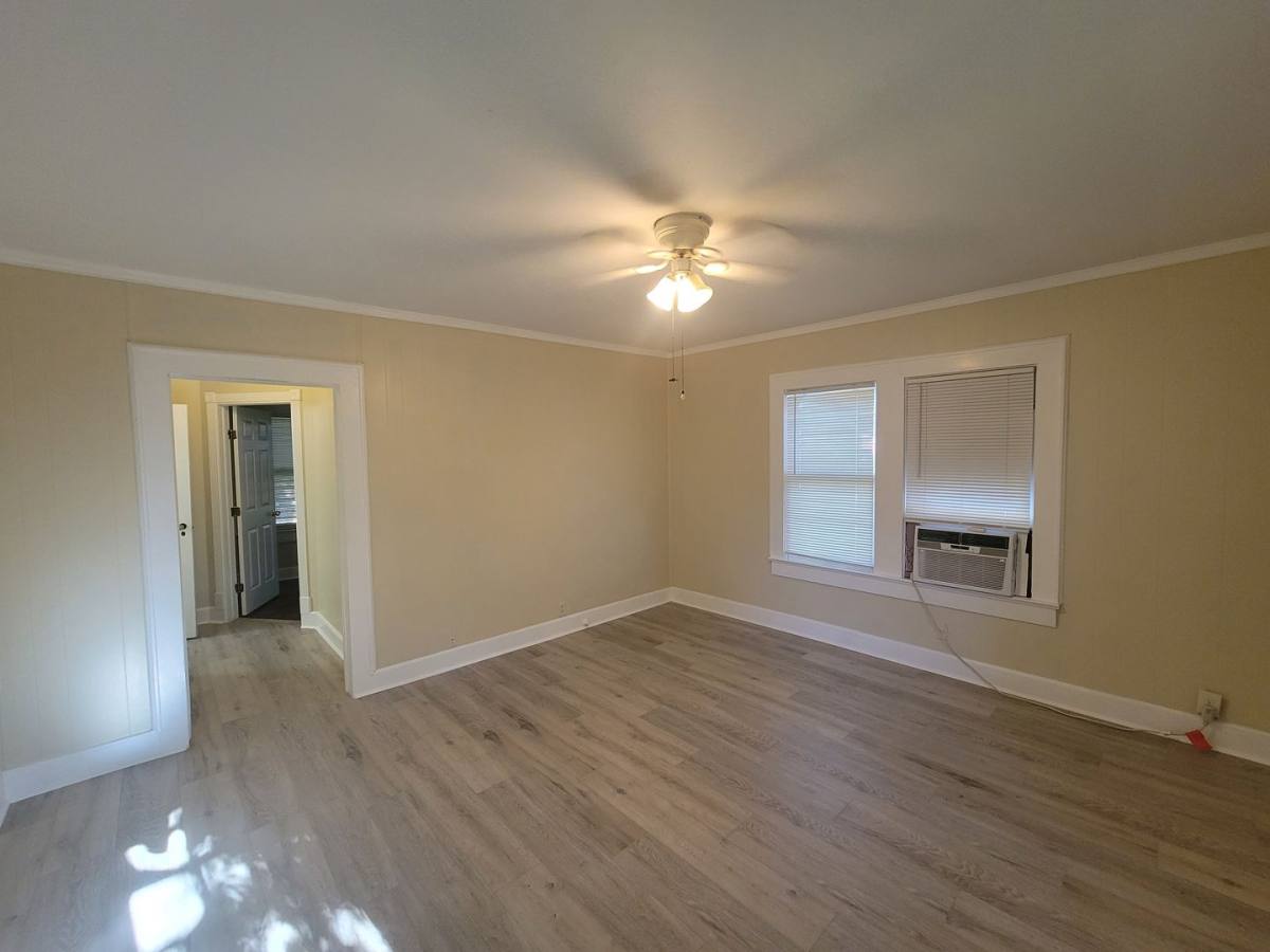 Apartment for rent at 2323 Ave N, Galveston, TX 77550