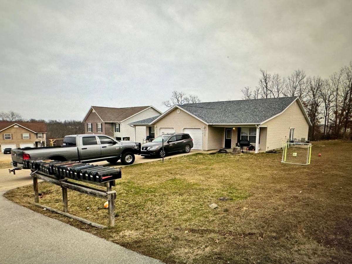 House for rent at 22570 B Hollow Oak, Saint Robert, MO 65584