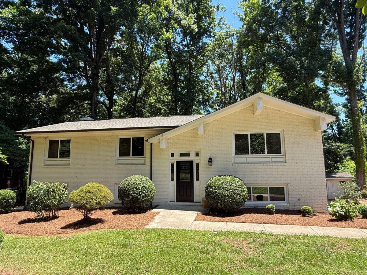 House for rent at 200 Sherwood Dr, Huntersville, NC 28078