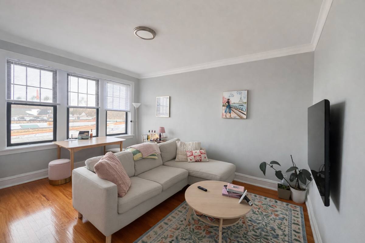 Apartment for rent at 2344 W Addison #F2, Chicago, IL 60618