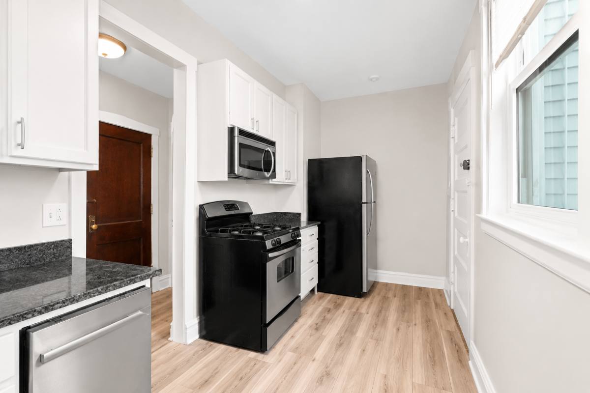 Apartment for rent at 2514 W Belle Plaine #1, Chicago, IL 60618