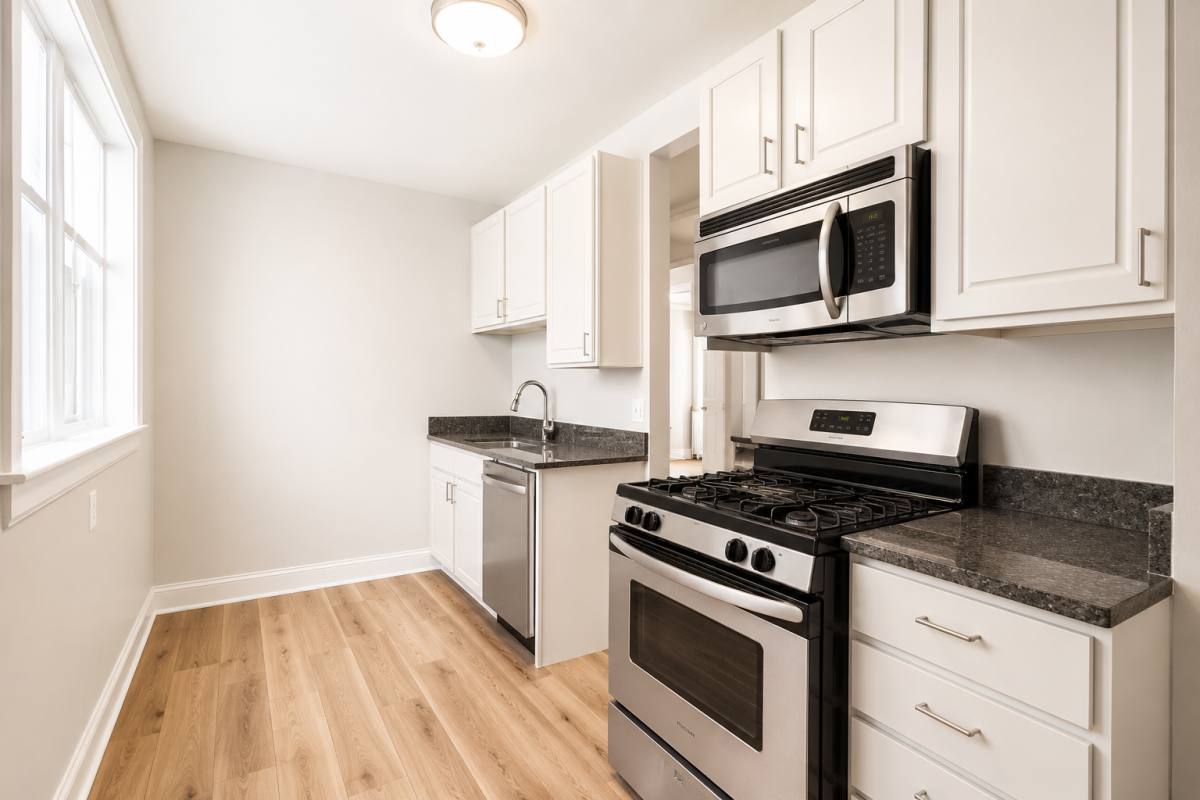 Apartment for rent at 2514 W Belle Plaine #1, Chicago, IL 60618